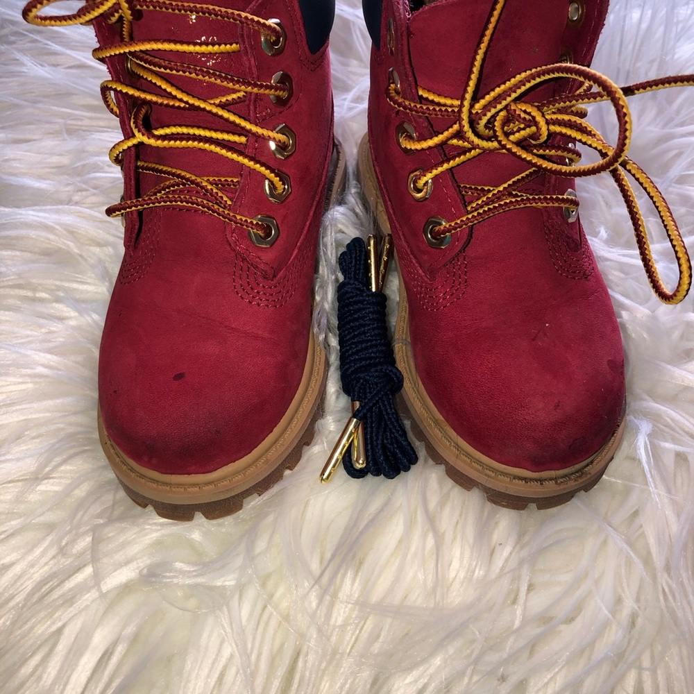Red Timberlands - Picture 5 of 9